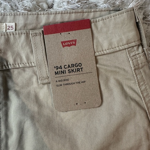Levi's Women's ‘94 Cargo Mini Skirt, size 25 - Picture 7 of 8